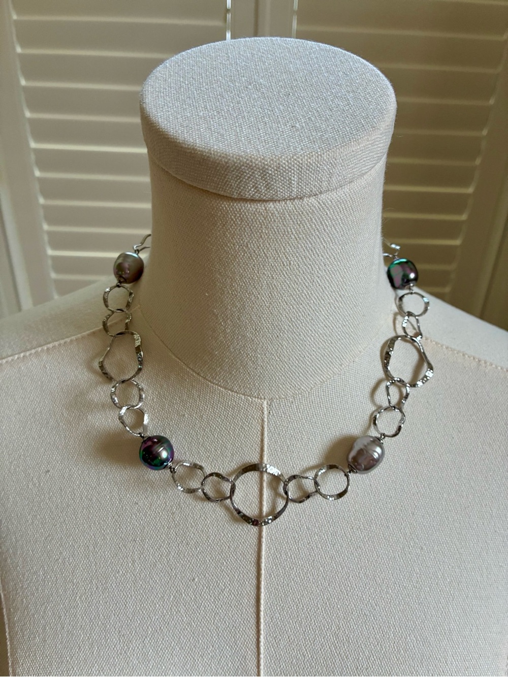 Majorica Silver-Link Hammered Necklace with Lustrous Multi-tone Pearls -Like New